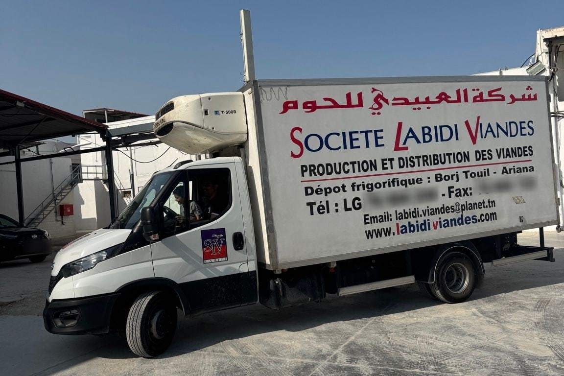 شاحنة مبرّدة تابعة لشركة العبيدي للحوم